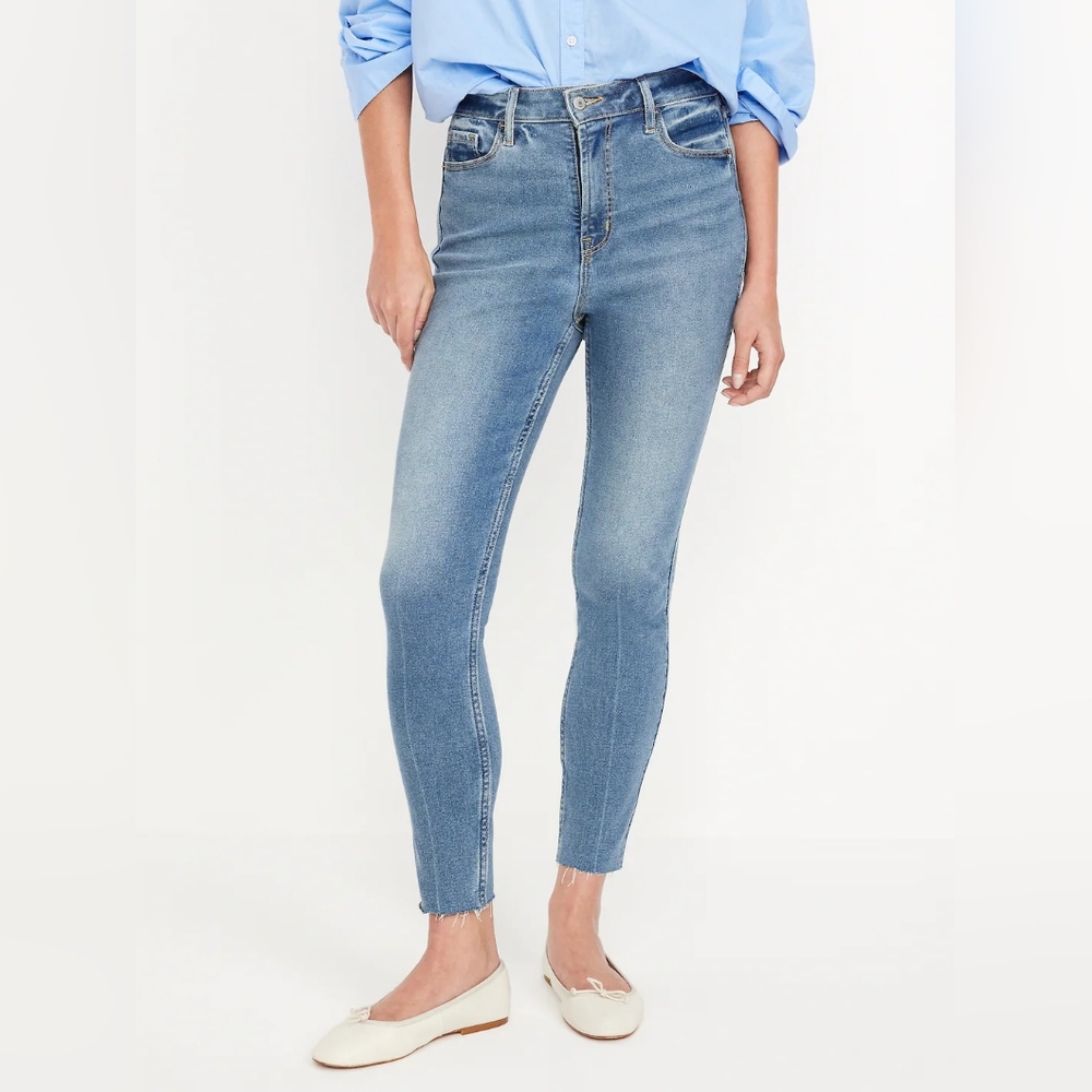 Old Navy 360 Extra High Rise Rockstar Medium Wash Super Skinny Jeans